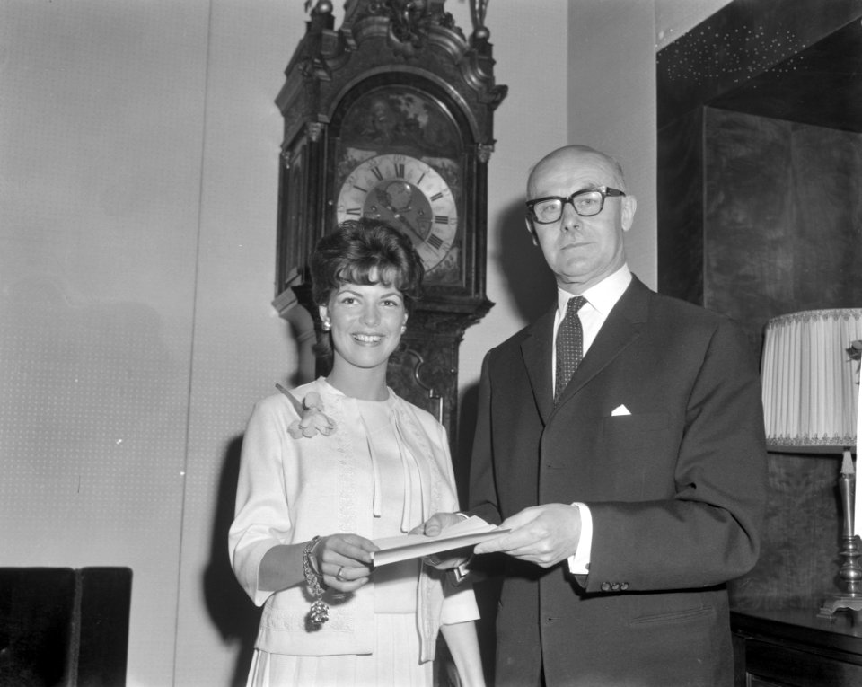 Tulip Queen van Albany Nancy B Self en Mr JC van der Berg, Bestanddeelnr 914-0189