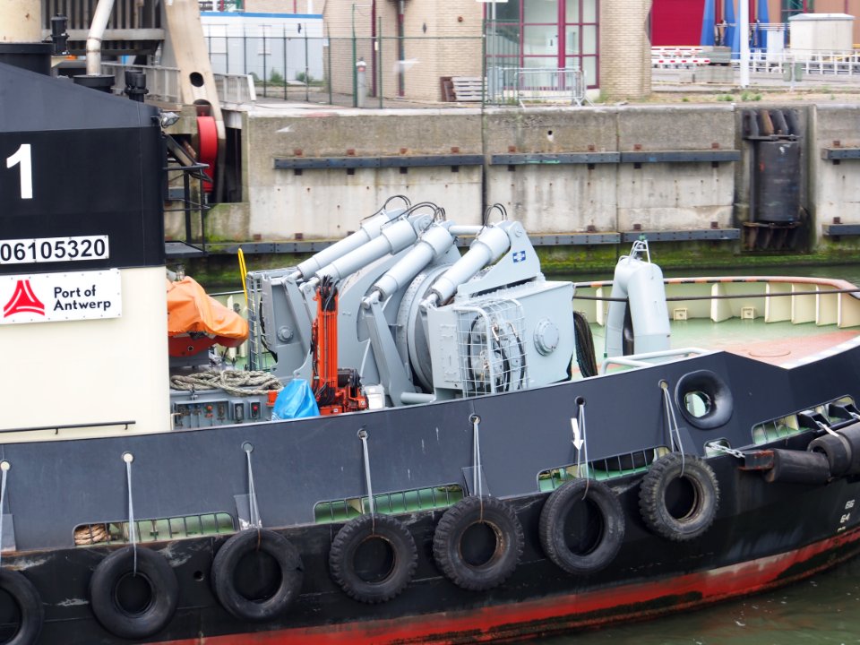 Tug 41 - ENI 06105320 - IMO 9602100, Port of Antwerp pic4