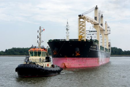 Tug 22 - IMO 9247340 & Huanghai Developer - IMO 9458444, Zandvlietsluis, Port of Antwerp, pic2