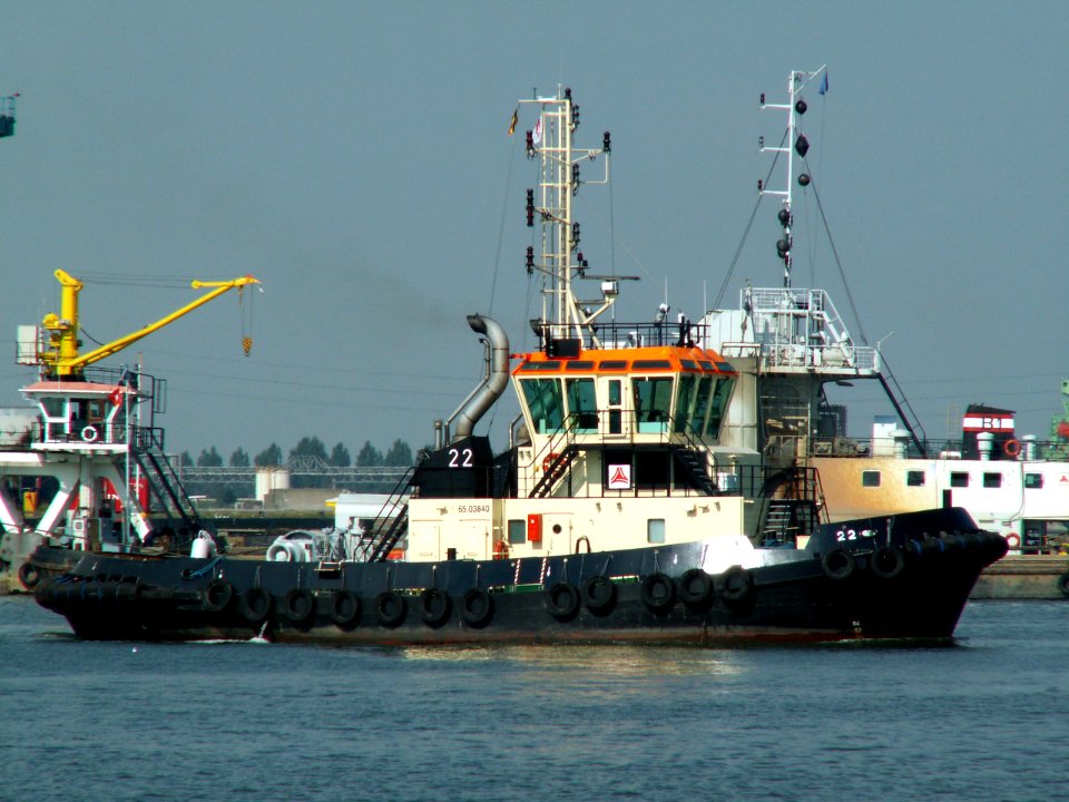 Tug 22 - IMO 6503840 - Callsign OT2526 - in front of Berendrecht locks, Antwerp, Belgium 13-Sep-2005
