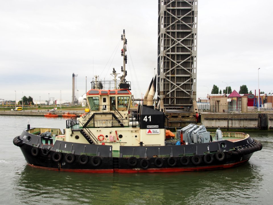 Tug 41 - ENI 06105320 - IMO 9602100, Port of Antwerp pic3