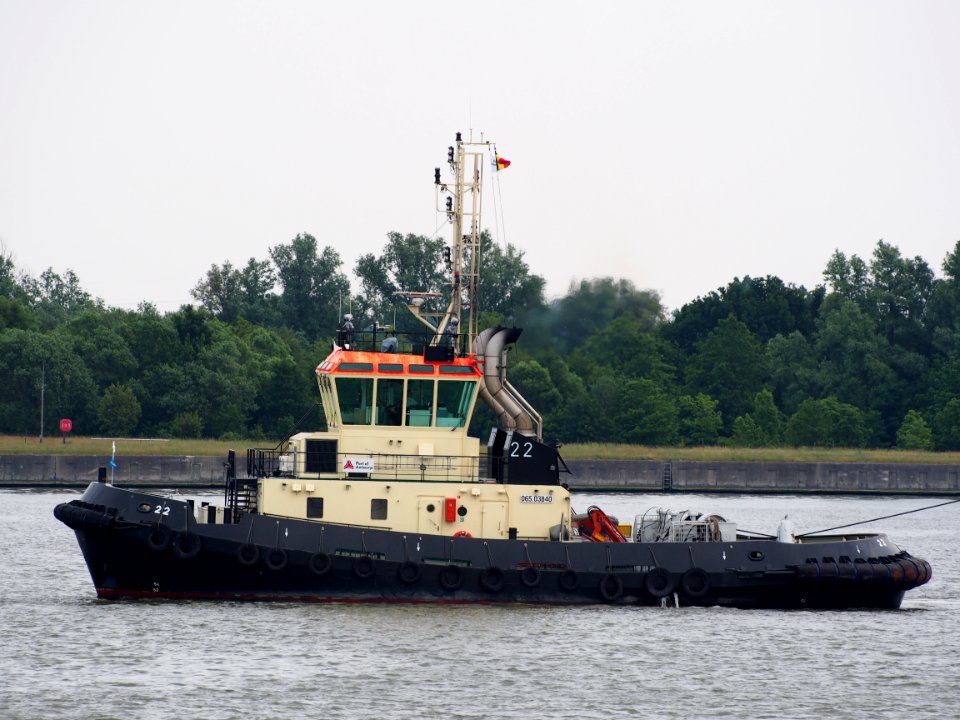Tug 22 - IMO 9247340, Zandvlietsluis, Port of Antwerp, pic1