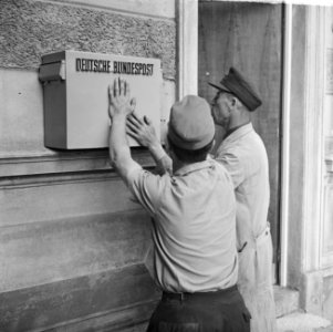 Tudderen weer Duits. Brievenbus wordt verwisseld, Bestanddeelnr 915-3910