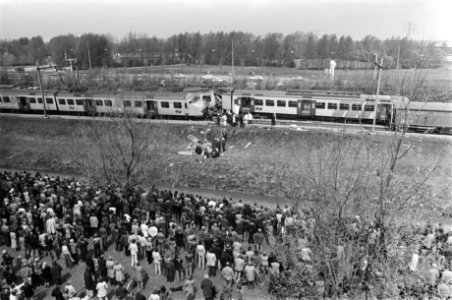 Treinramp bij Schiedam, 24 doden overzicht en publiek, Bestanddeelnr 928-5566