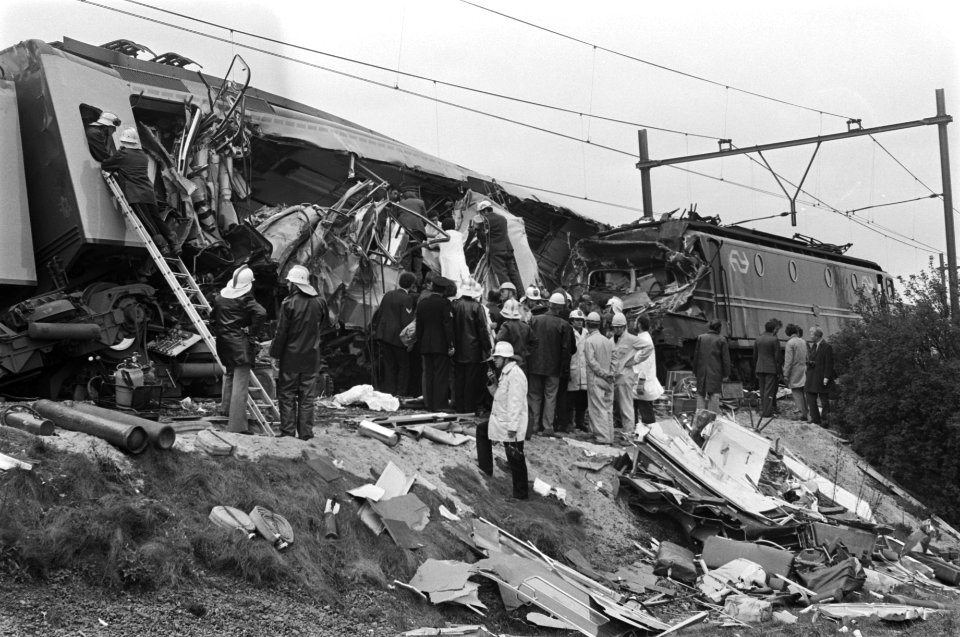 Treinramp bij Schiedam, 24 doden overzicht ravage, Bestanddeelnr 928-5571