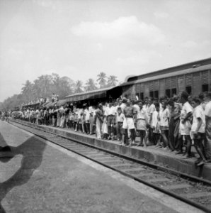 Treincontrole op het station van Krantji (Bekasi), Bestanddeelnr 10597