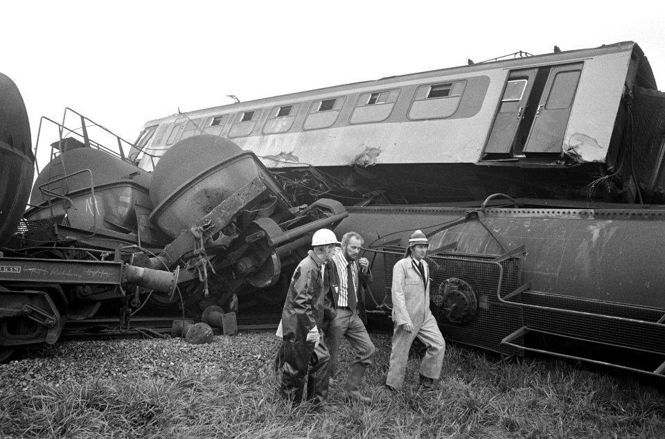 Treinramp bij Goes eerste wagon van de stoptrein op goederentrein. Overzicht, Bestanddeelnr 928-8569