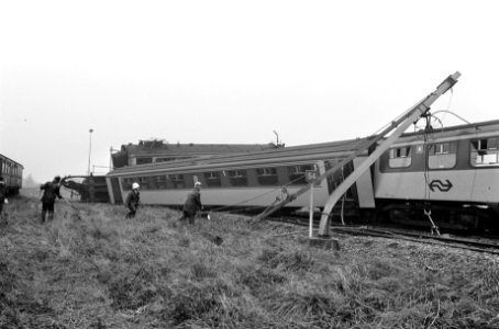 Treinramp bij Goes eerste wagon van de stoptrein op goederentrein. Overzicht, Bestanddeelnr 928-8568
