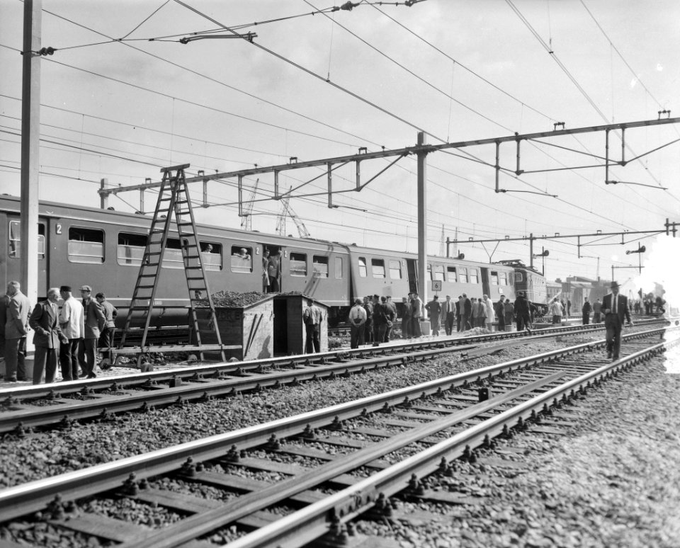 Treinontsporing Piet Heinkade Amsterdam, Bestanddeelnr 907-9597