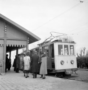 Treintje naar de Vesuvius bij een stationsgebouw bij Napels, Bestanddeelnr 191-1373