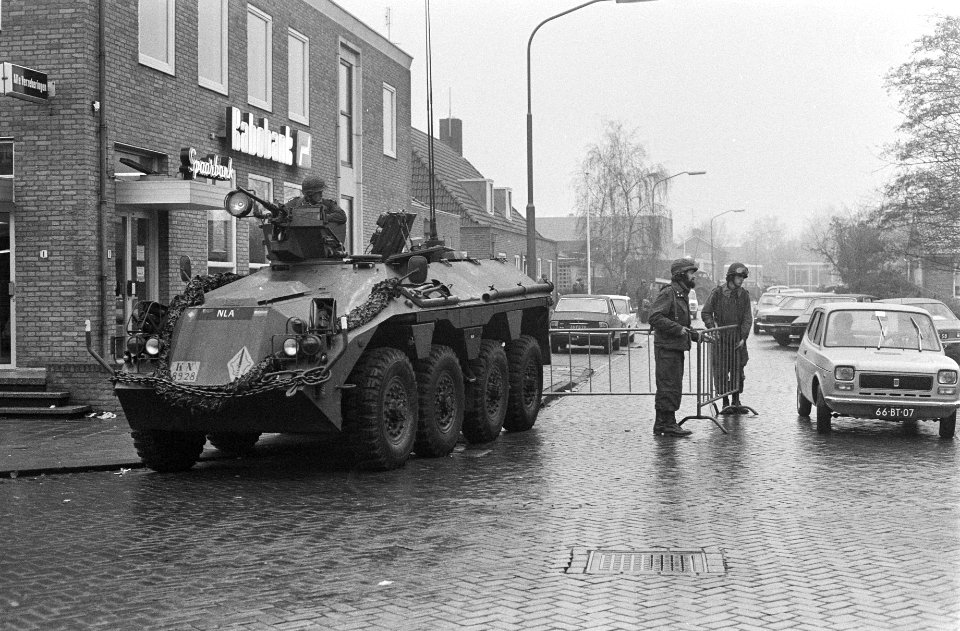 Treingijzeling Wijster (vierde dag) een DAF YP408 pantserwagen met punt-50 mitr, Bestanddeelnr 928-3110