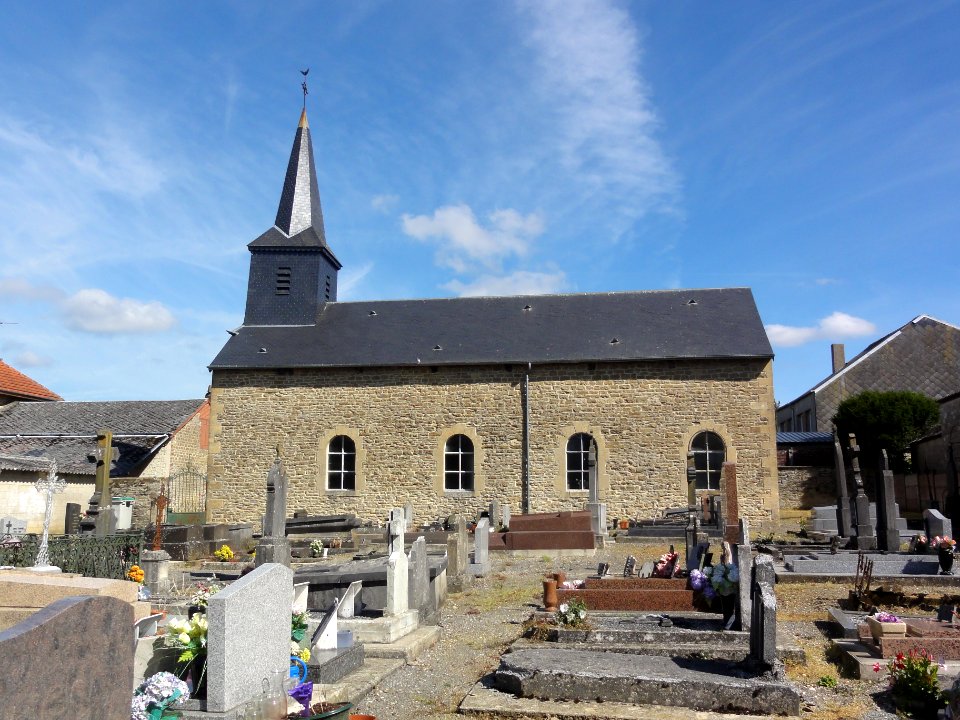 Tremblois-lès-Rocroi (Ardennes) église, vue du sud