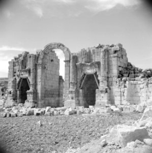 Triomfboog aan de zuidzijde van Jerash, Bestanddeelnr 255-5697