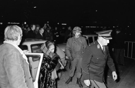 Treingijzeling Wijster (zesde en zevende dag) aankomst mevrouw Soumokil met op , Bestanddeelnr 928-3123