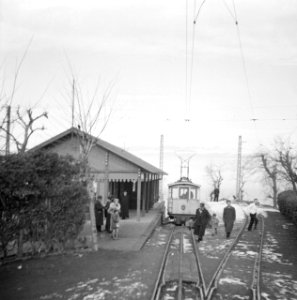 Treintje naar de Vesuvius bij een stationsgebouw bij Napels, Bestanddeelnr 191-1375