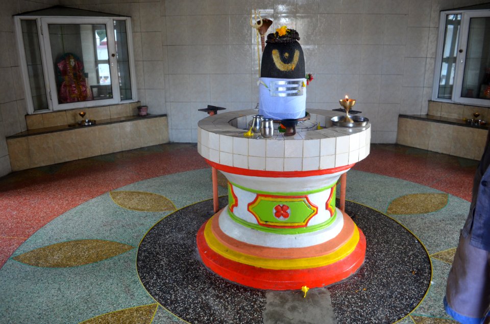 Triolet,Maheswarnath Shiv Mandir, interieur, Shiva
