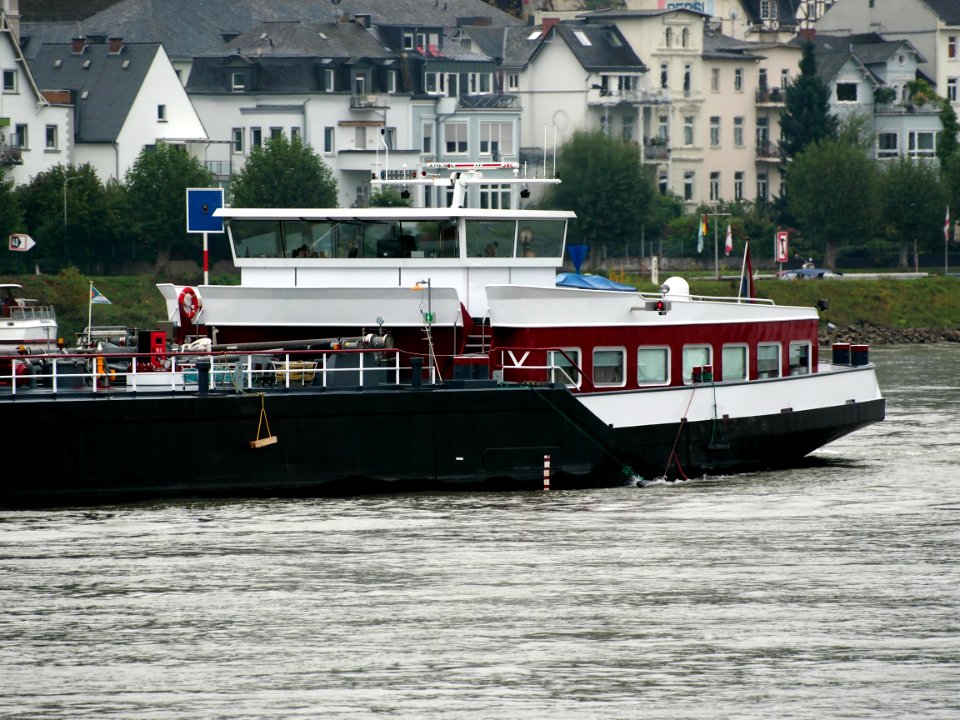 Trimax, ENI 02332180 on the Rhine river at Koblenz, pic2