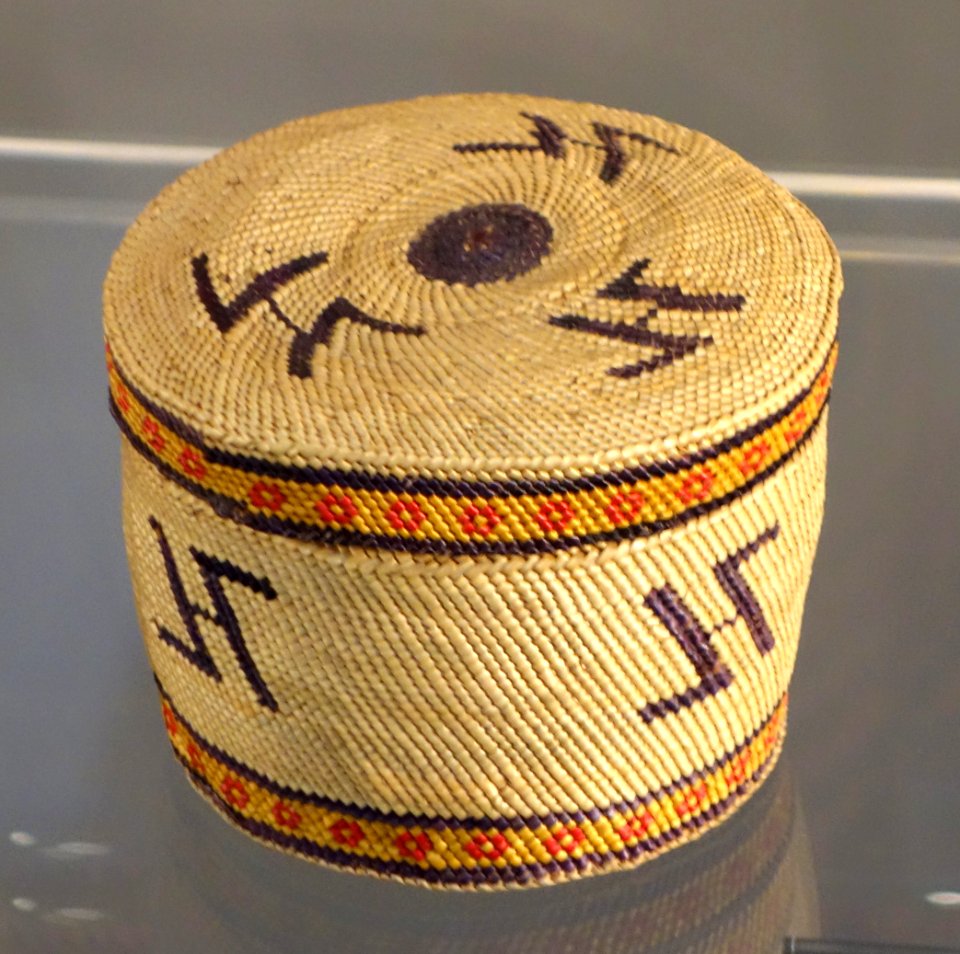 Trinket Basket, Makah people, Northwest Washington, late 19th to early 20th century, twined and plaited bear grass, sedge, cedar bark - Chazen Museum of Art - DSC01868