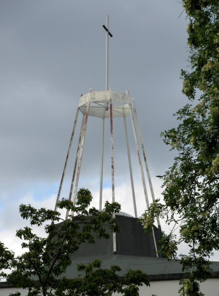 Trinity Methodist Church, Brewery Road, Woking (June 2015) (Spire)