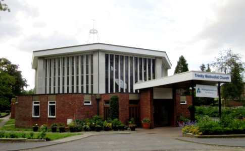 Trinity Methodist Church, Brewery Road, Woking (June 2015) (2)