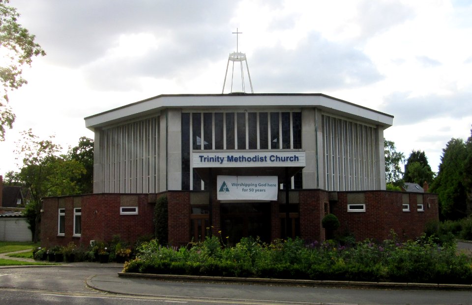 Trinity Methodist Church, Brewery Road, Woking (June 2015) (4)