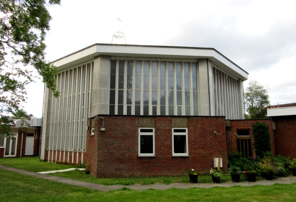 Trinity Methodist Church, Brewery Road, Woking (June 2015) (1)