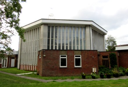 Trinity Methodist Church, Brewery Road, Woking (June 2015) (1)