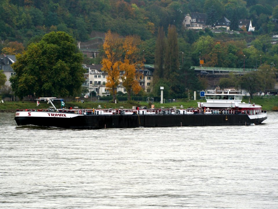 Trimax, ENI 02332180 on the Rhine river at Koblenz, pic1