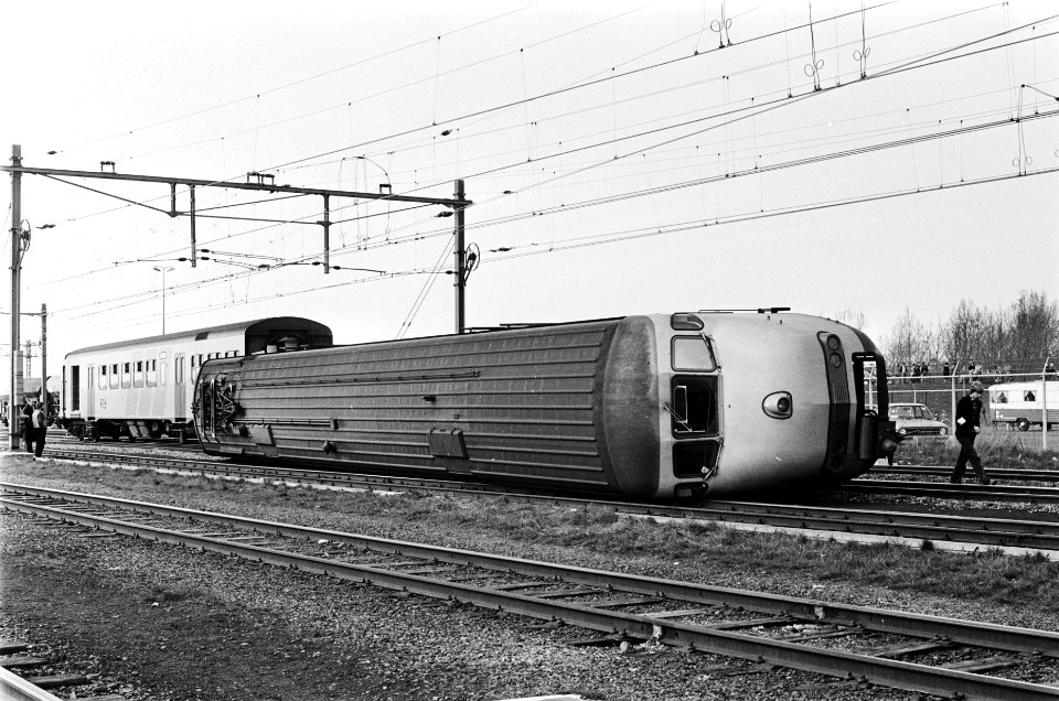 Treinwagon gekanteld bij Hoek van Holland, Bestanddeelnr 929-6742