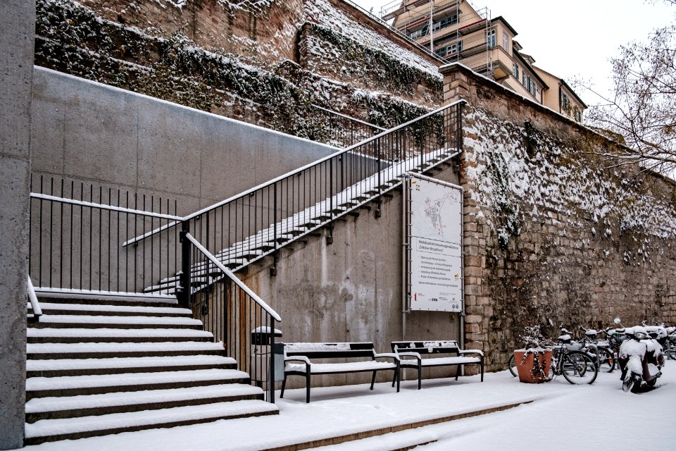 Treppe zum Schulberg von der Mühlstraße aus gesehen in Tübingen mit Schnee 2018