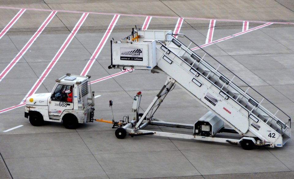Treppenfahrzeug Düsseldorf Airport