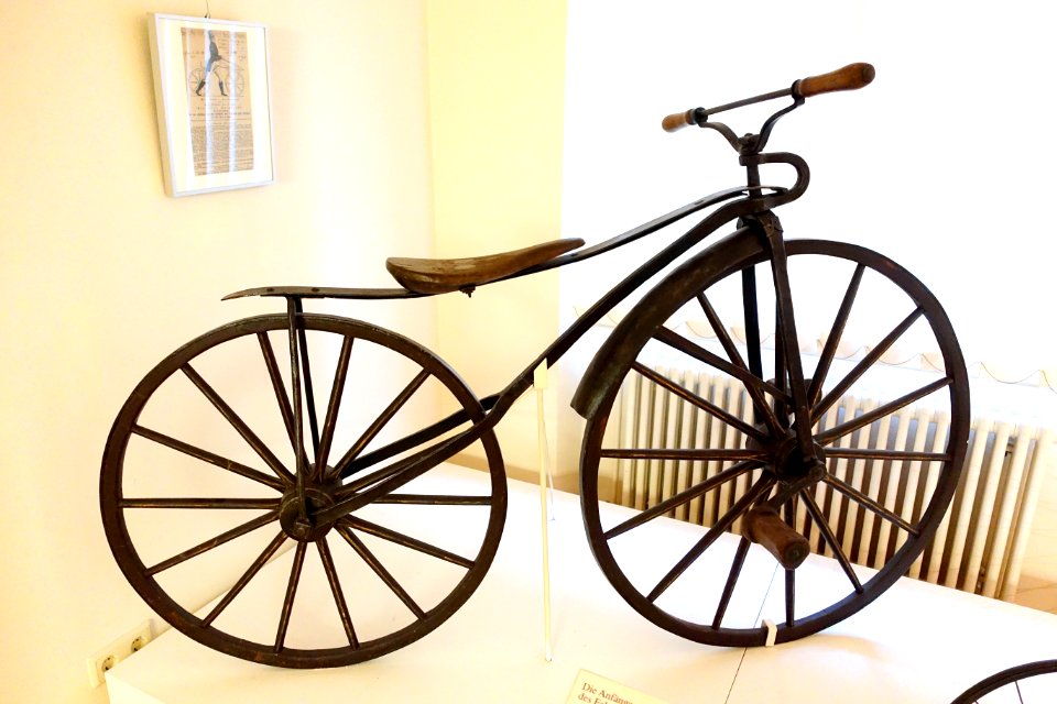 Tretkurbelrad, Braunschweig, 1868 AD, wood and iron - Braunschweigisches Landesmuseum - DSC04808