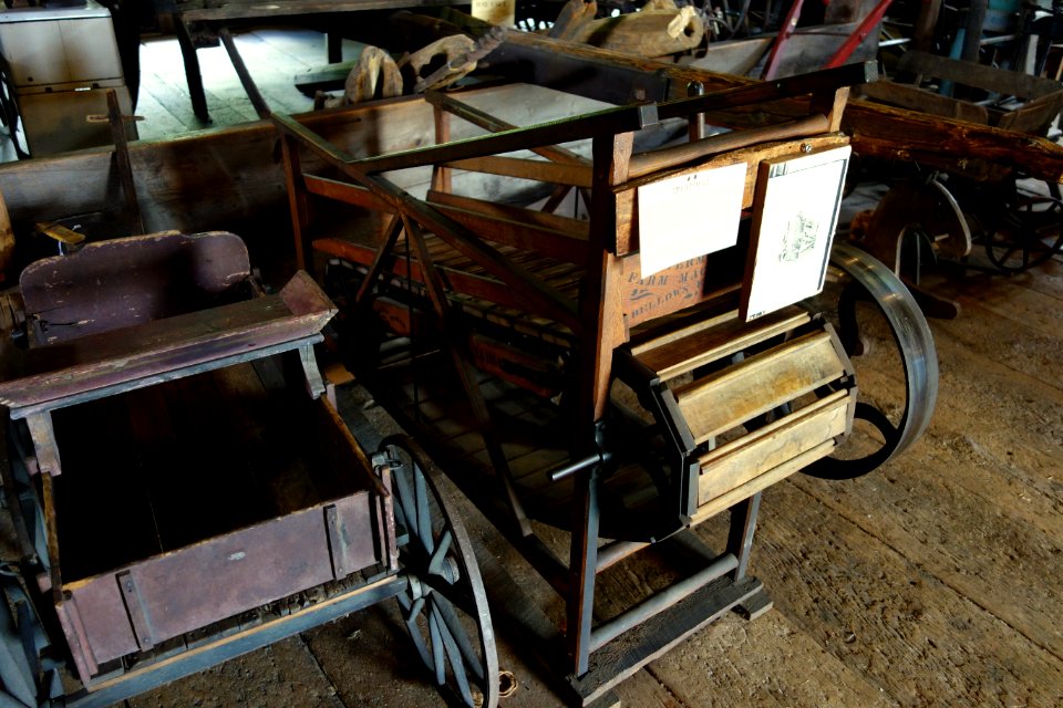 Treadmill for small animal, view 1 - Hadley Farm Museum - DSC07637