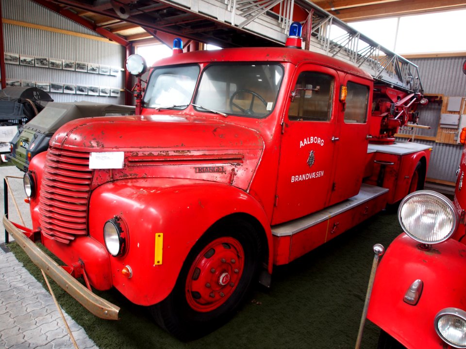 Triangel fire-engine Aalborg Brandvaesen in Aalborg Forsvars- og Garnisonsmuseum, pic2