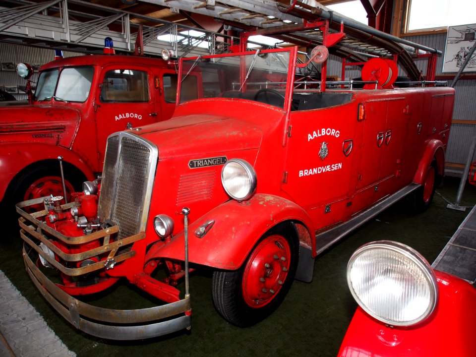 Triangel fire-engine Aalborg Brandvaesen in Aalborg Forsvars- og Garnisonsmuseum, pic6