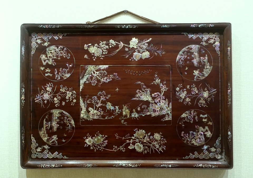 Tray with inlaid nacre - Sichuan University Museum - Chengdu, China - DSC06162