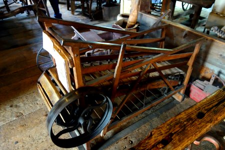 Treadmill for small animal, view 2 - Hadley Farm Museum - DSC07641