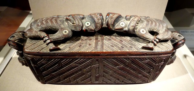 Treasure box (wakahuia) by Patoromu Tamatea (d. 1890), New Zealand, Maori people, Ngati Tamateautahi tribe, late 19th century, wood and shell - De Young Museum - DSC01171