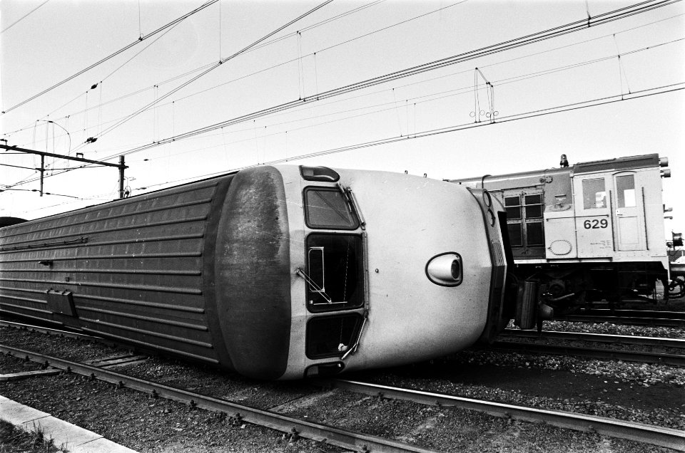 Treinwagon gekanteld bij Hoek van Holland, Bestanddeelnr 929-6743