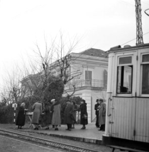 Treintje naar de Vesuvius bij een stationsgebouw bij Napels, Bestanddeelnr 191-1374