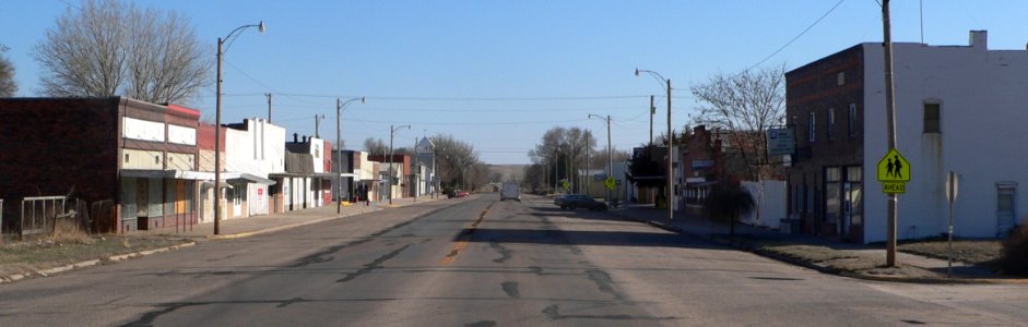 Trenton, Nebraska Main St from N 3