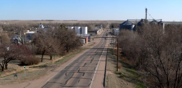Trenton, Nebraska Main St from N 2