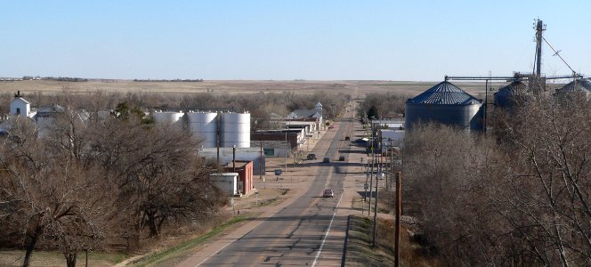 Trenton, Nebraska Main St from N 1