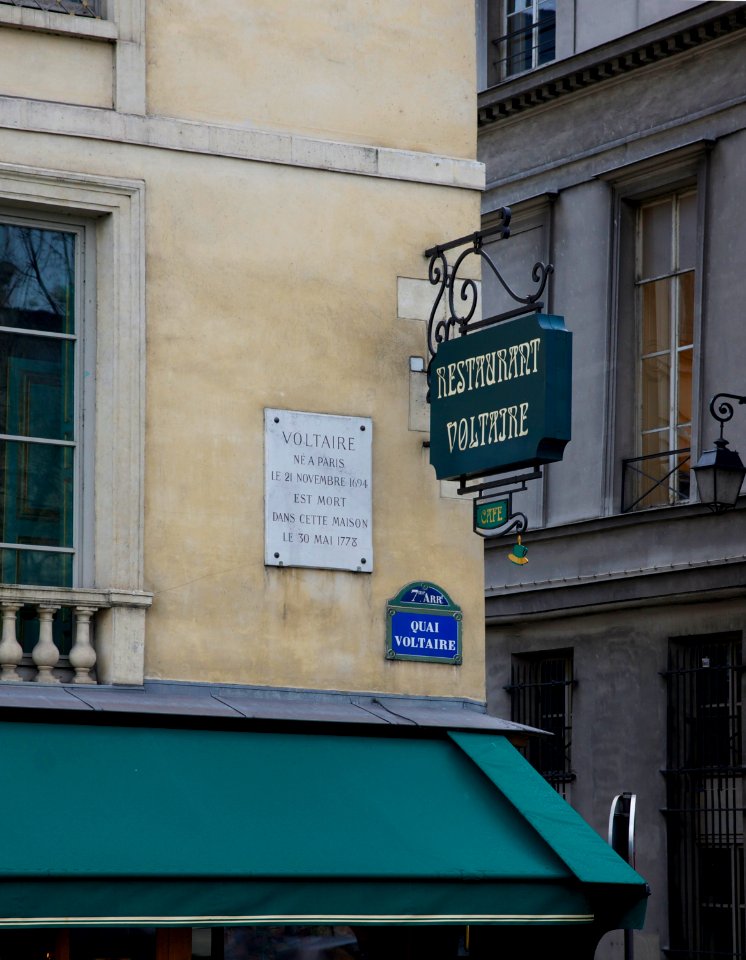 Triple hommage à Voltaire Paris