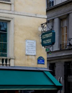Triple hommage à Voltaire Paris