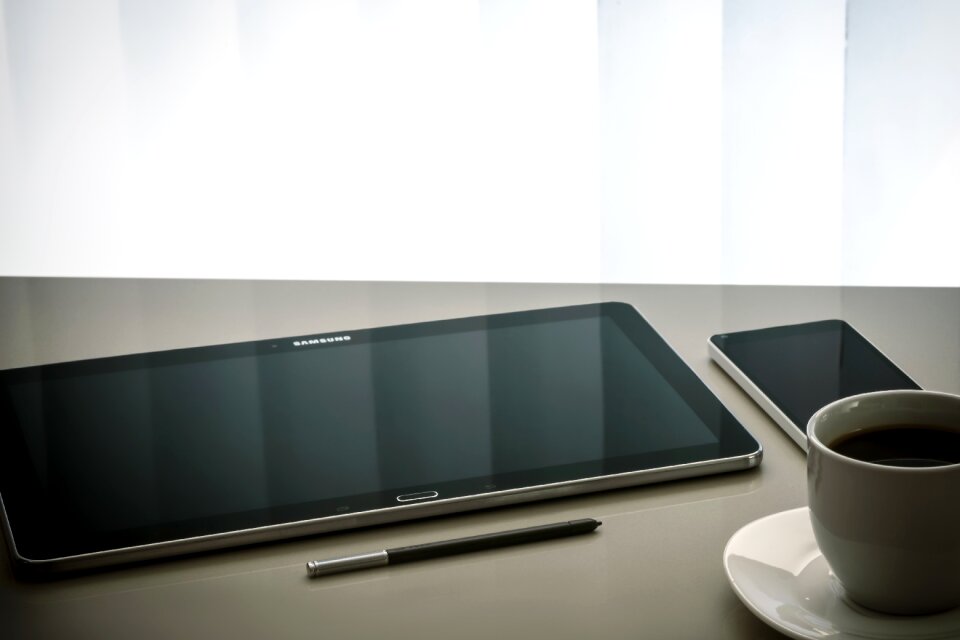 Screen work desk coffee