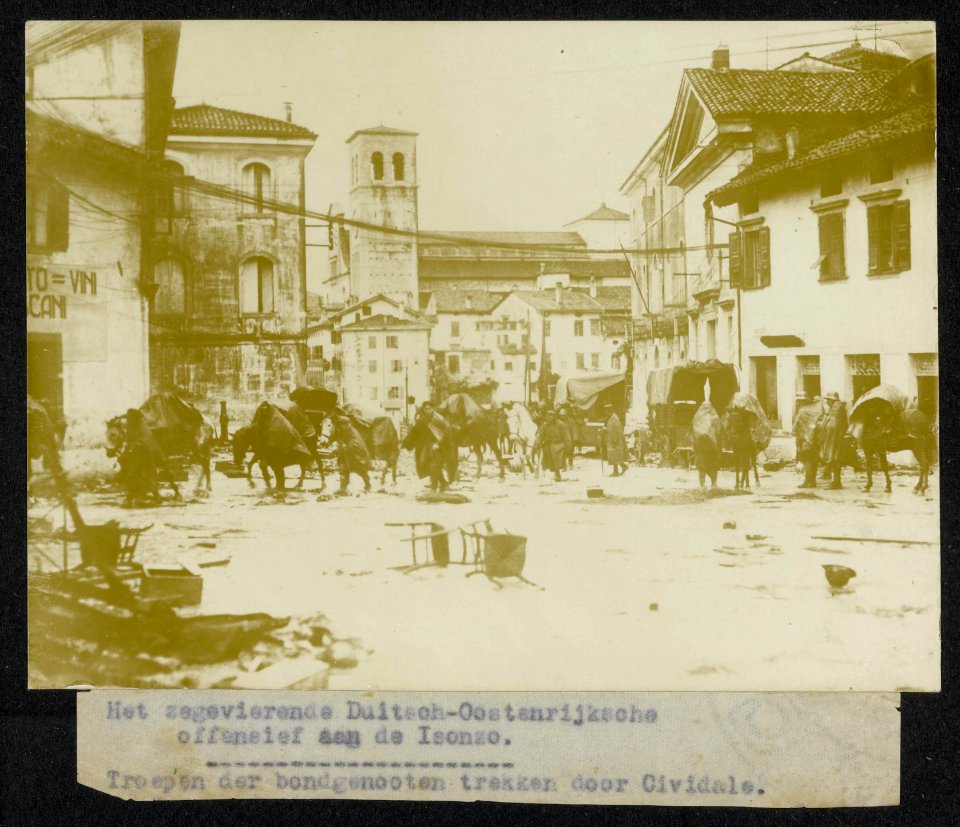 Troepen der bondgenoten trekken door Cividale., Bestanddeelnr 158-1612
