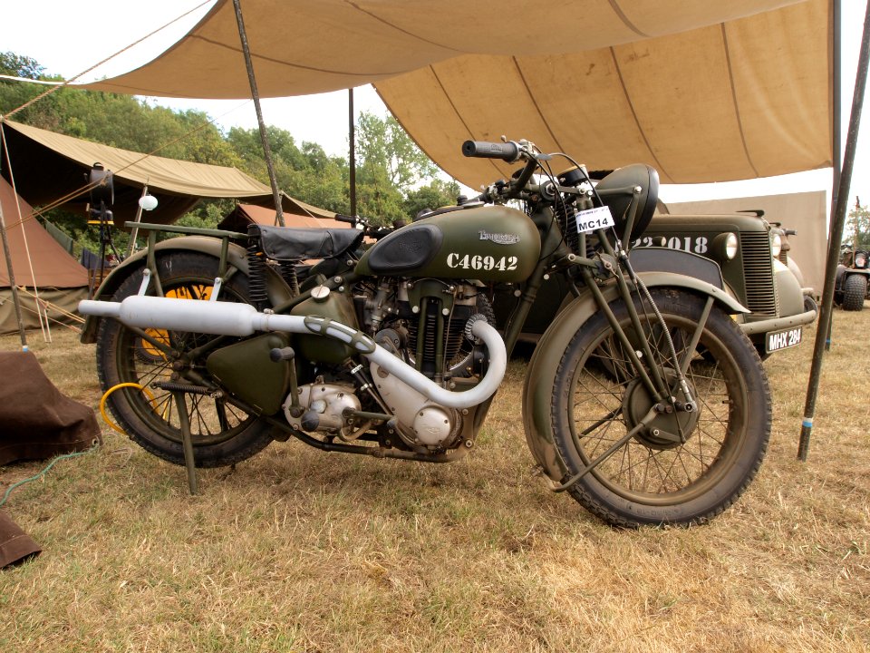Triumph motorcycle C46942 pic1
