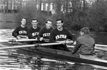 Tritons Oude Vier met stuurman in training voor Varsity, de Oude Vier met stuurm, Bestanddeelnr 917-6783
