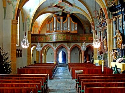 Trofaiach Kirchenschiff mit Orgel